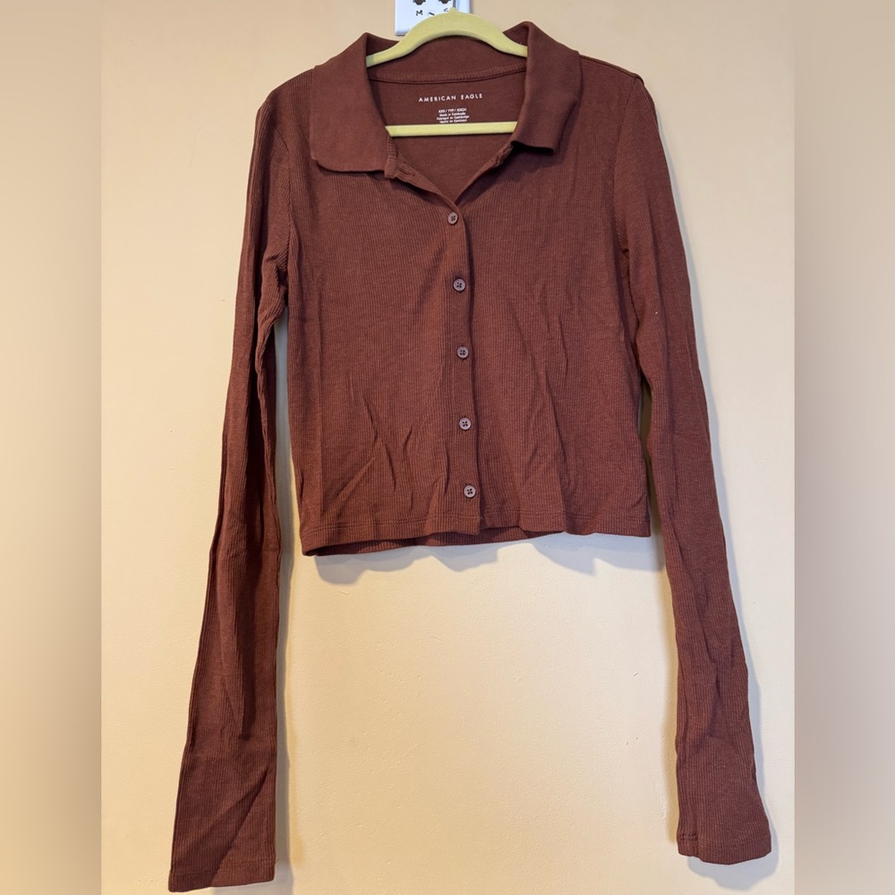 American Eagle long sleeved cropped, collared top in size XXS